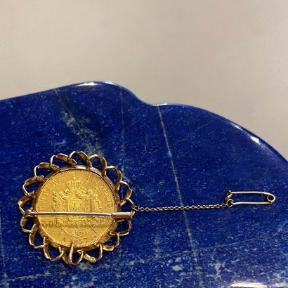 Pendentif-broche en or jaune 18K (750) retenant...