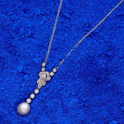 Collier pendentif en platine (850e), composé...