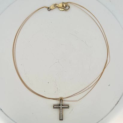 Lot de trois pendentifs en or 18K (750) comprenant...
