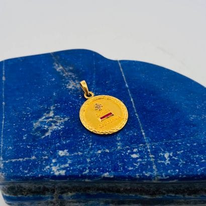 A.AUGIS 
Médaille d'amour en or jaune 18K...