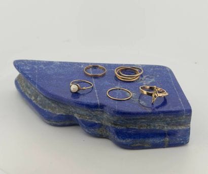 Suite de cinq bagues en or 18K (750) comprenant...