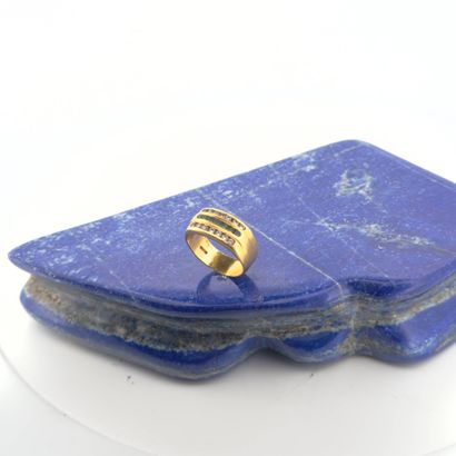 Bague bandeau en or jaune 18K (750) sertie...