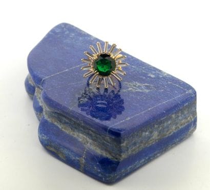 Bague fleur en or jaune 18K (750) sertie...