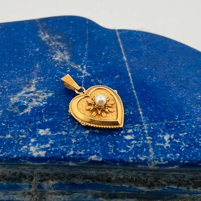 Pendentif secret cordiforme en or jaune 18K...