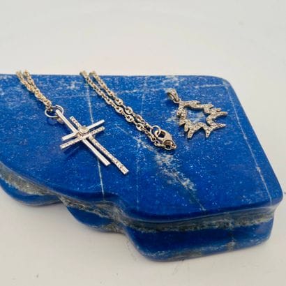 Pendentif croix en or 18K (750) sertie de...