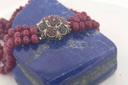Collier à trois rangs de perles irrégulières...