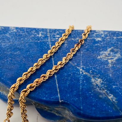 Chaine en or 14K (585) à maille corde. 
Tour...