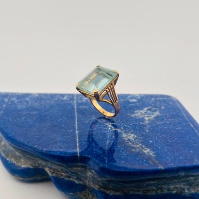 Bague en or jaune 18K (750) sertie d'une...