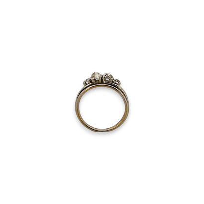 Bague en platine (850 minimum) sertie de...