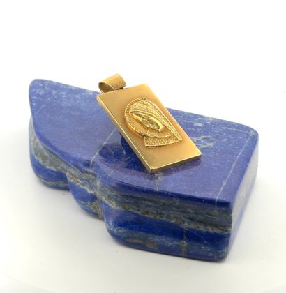 Important pendentif rectangulaire en or 18K...