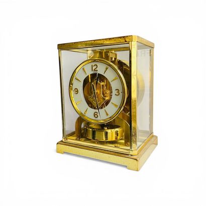 JAEGER-LECOULTRE ATMOS
Horloge en métal doré...