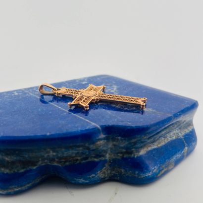 Important pendentif croix en or jaune 18K...