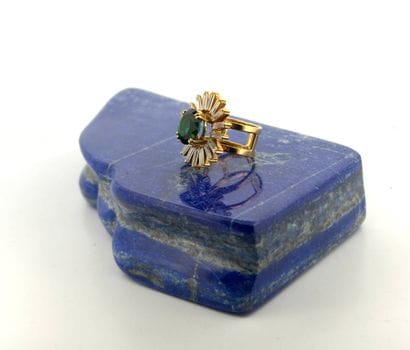 Bague fleur en or jaune 18K (750) sertie...