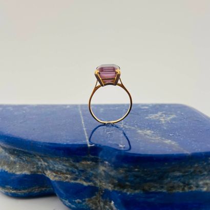 Bague en or jaune 18K (750) sertie d'une...