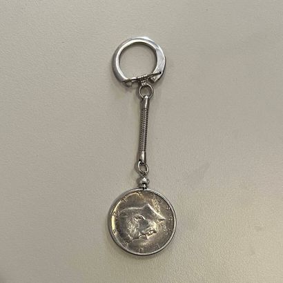 Pendentif en argent (800) retenant une pièce...