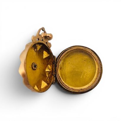 Pendentif secret circulaire en or jaune 18K...