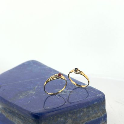Suite de deux bagues en or 18K (750), une...