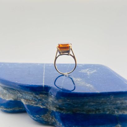 Bague en or jaune 14K (585), sertie d'un...