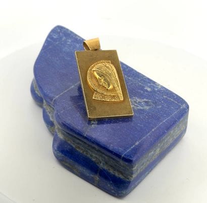 Important pendentif rectangulaire en or 18K...