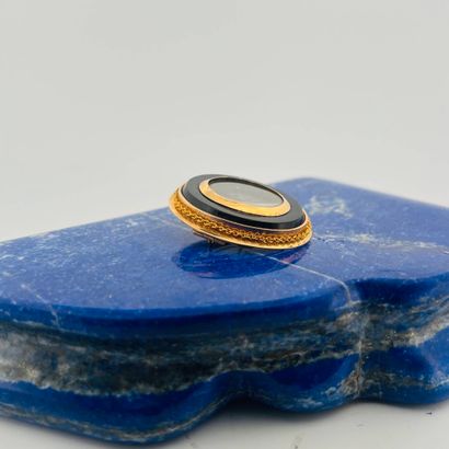 Broche de deuil ovale en or jaune 18K (750)...