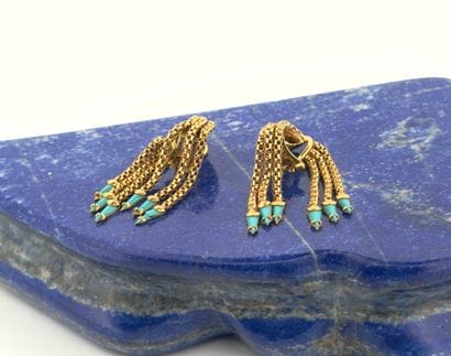 Paire de pendants 18K (750) formés de chainettes...