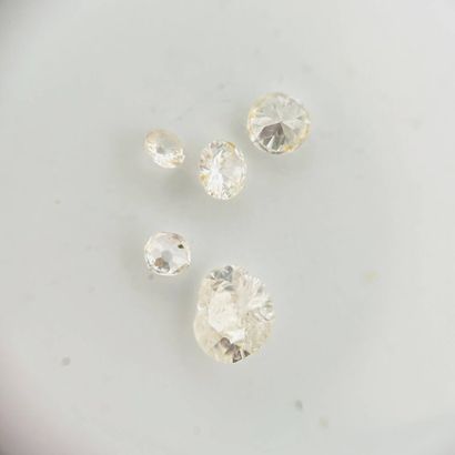 Ensemble de cinq diamants sur papier taille...