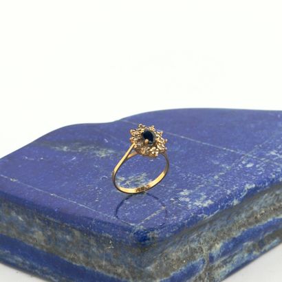 Bague marguerite en or jaune 18K (750) sertie...