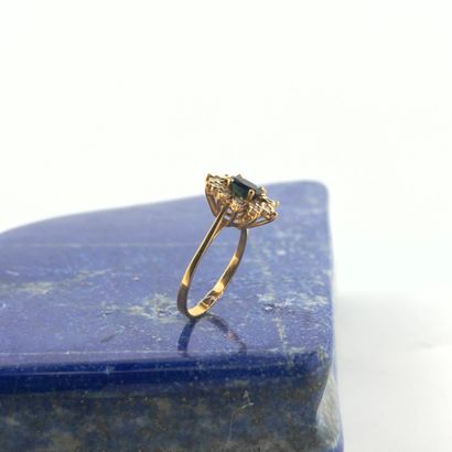 Bague marguerite en or jaune 18K (750) sertie...
