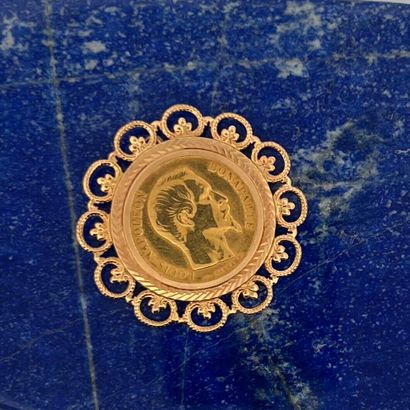 Pendentif corolle en or 18K (750) retenant...