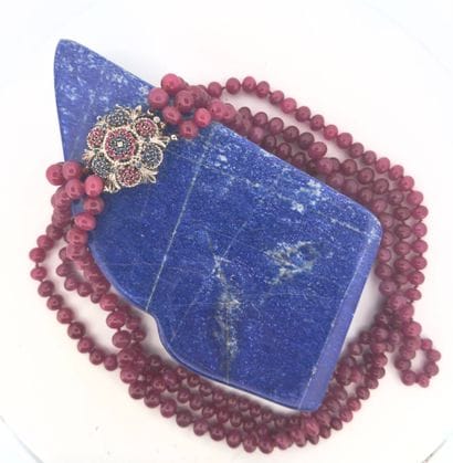 Collier à trois rangs de perles irrégulières...
