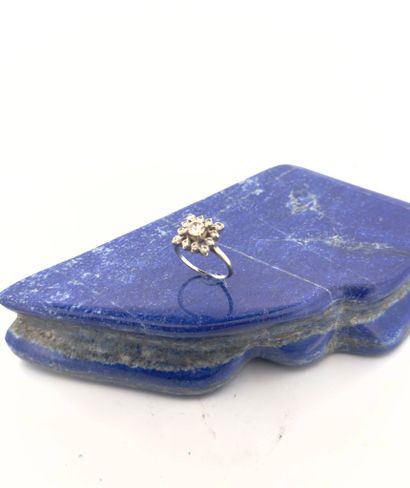 Bague en or gris 18K (750), le chaton de...