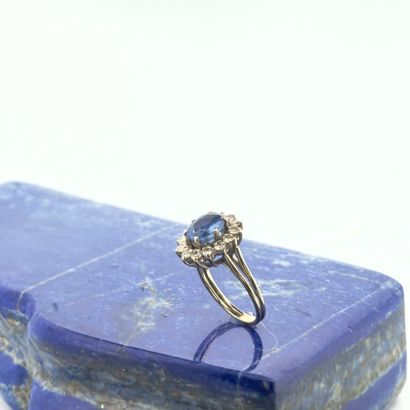 Bague marguerite en or gris 18K (750) sertie...