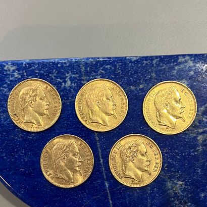 Cinq pièces en or (900) de 20 Francs Napoléon...