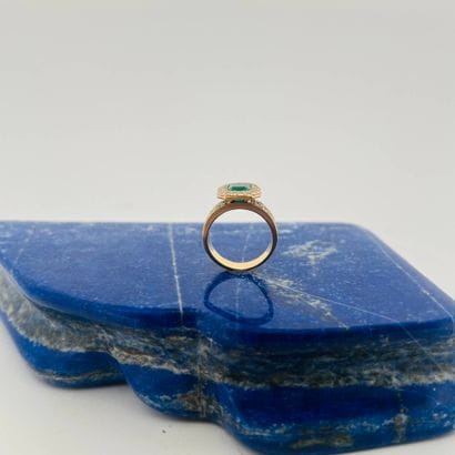 Bague en or jaune 18K (750), sertie d'une...
