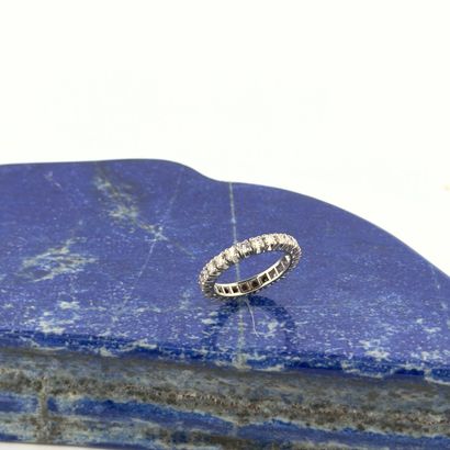 Alliance américaine en or gris 18K (750)...