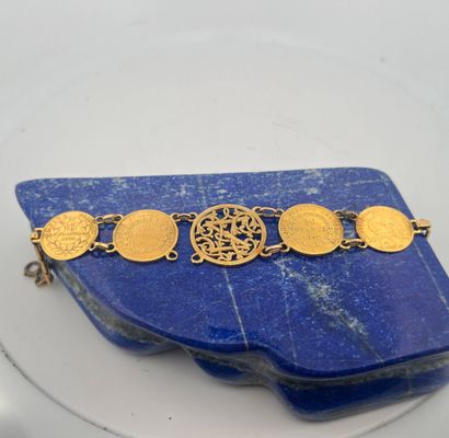 Bracelet en or 18K (750), orné en son centre...