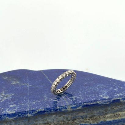 Alliance américaine en or gris 18K (750)...