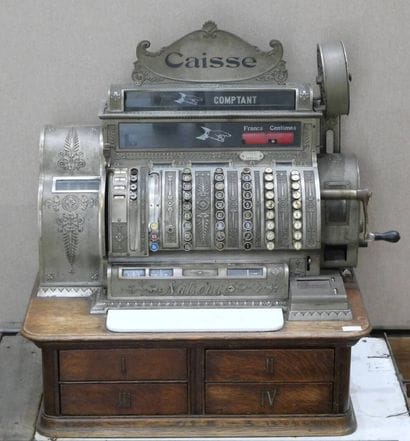NATIONAL. 
Grande caisse enregistreuse en...