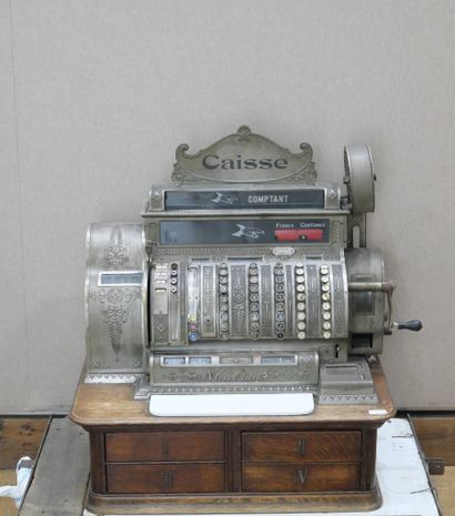 NATIONAL. 
Grande caisse enregistreuse en...