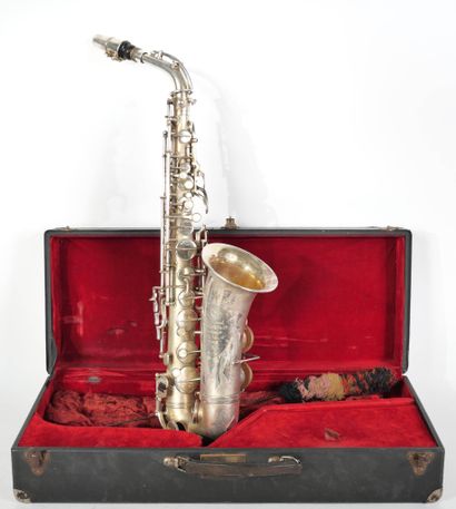 Saxophone alto en métal argenté
Marqué René...