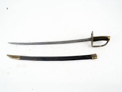 Sabre à garde tournante des volontaires nationaux.
Monture...