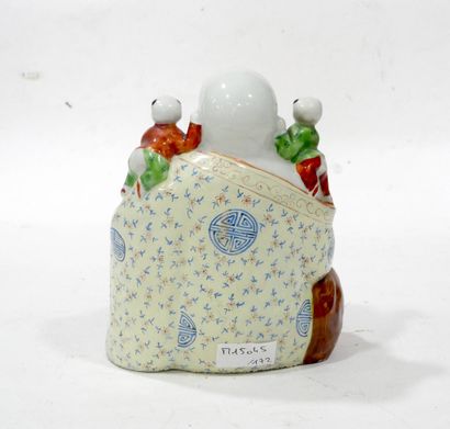 CHINE, XXe
Statuette de Buddha rieur en porcelaine...
