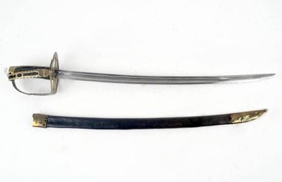 Sabre à garde tournante des volontaires nationaux.
Monture...
