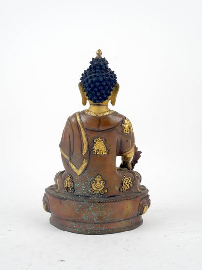 CHINE, XXe siècle
Bouddha en bronze à patine...