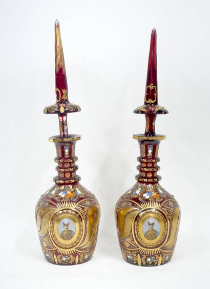 Iran - Dynastie Qadjar
Paire de grands flacons...