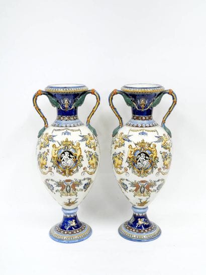Gien
Paire de grands vases en faïence modèle...