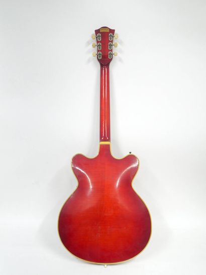HÖFNER - modèle 4574, type Verithin
Guitare...