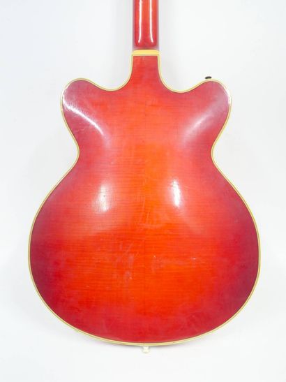 HÖFNER - modèle 4574, type Verithin
Guitare...