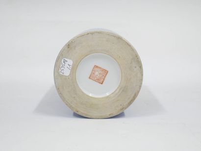 CHINE - XXe siècle
Vase de forme cylindrique...