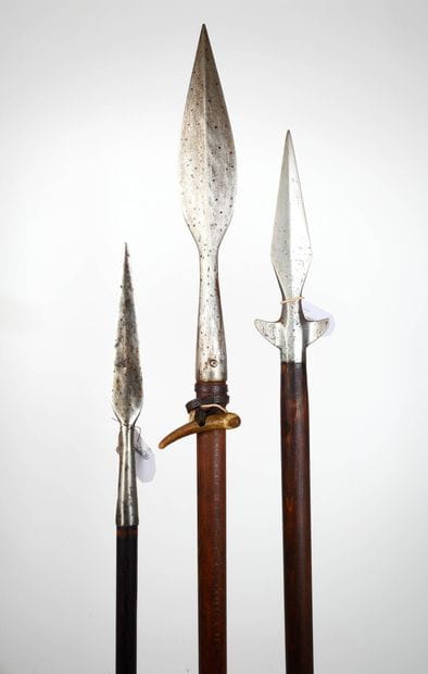Ensemble de trois épieux de chasse de style...